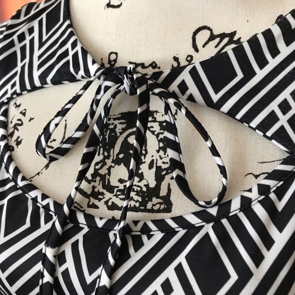 Geometric Tie-Front Ruffle Dress - Picture 4 of 7
